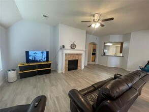 1916 Grandoak Dr in Pearland, TX - Building Photo - Building Photo