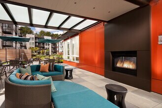 Aviara in Mercer Island, WA - Foto de edificio - Building Photo