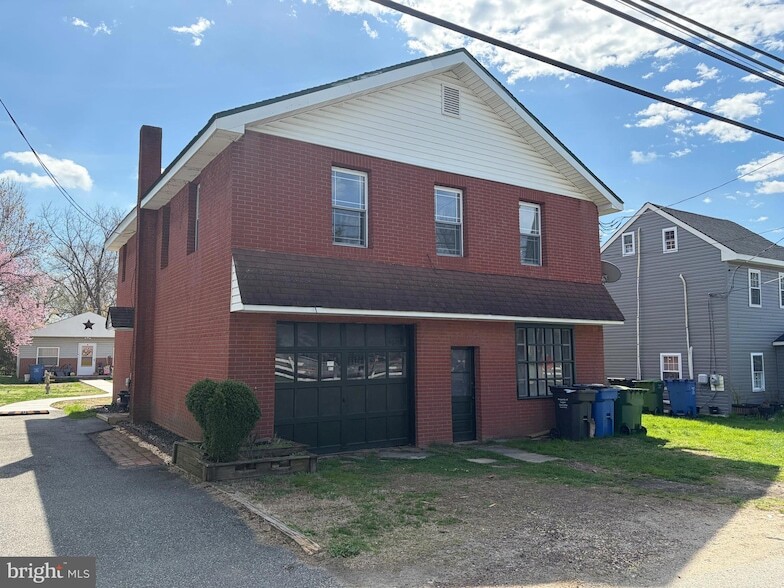 781 Paulsboro Rd in Swedesboro, NJ - Foto de edificio