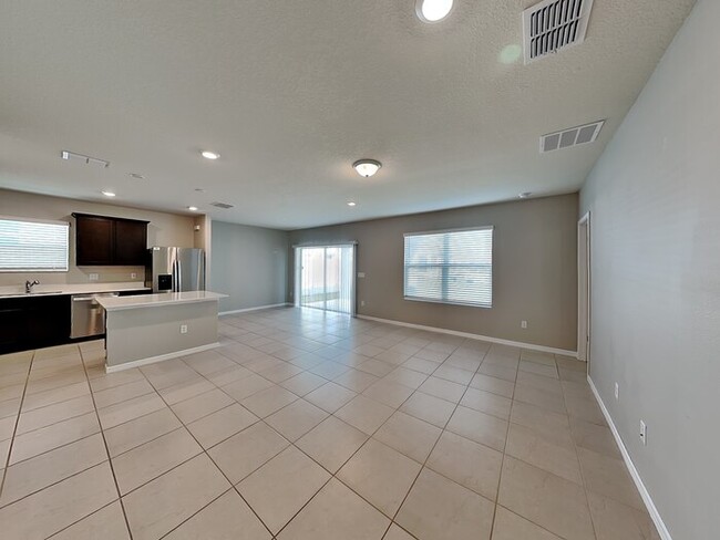 1151 Sugarwood St in Davenport, FL - Foto de edificio - Building Photo