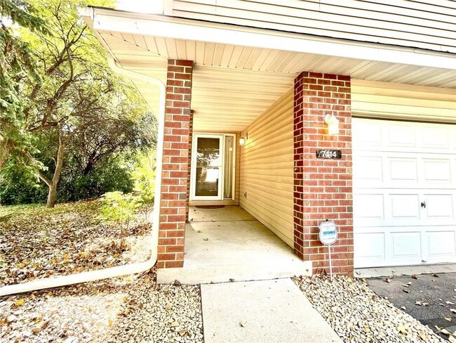 7414 Bolton Way in Inver Grove Heights, MN - Building Photo - Building Photo