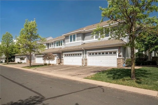 15578 Crab Apple Ln in Eden Prairie, MN - Foto de edificio - Building Photo