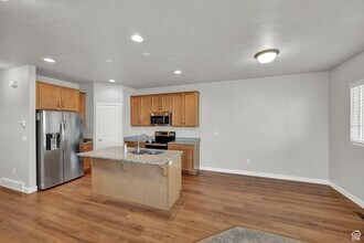 15142 S Wild Horse Wy in Bluffdale, UT - Foto de edificio - Building Photo
