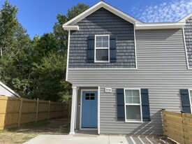 935 Fleetwood Dr in Fayetteville, NC - Building Photo - Building Photo