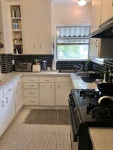 1115 Neola St in Los Angeles, CA - Foto de edificio - Building Photo