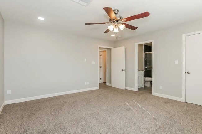 property at 1810 E Clarendon Ave