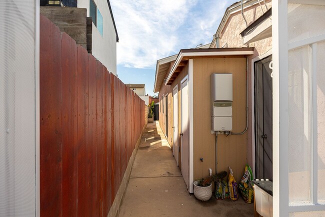 4089 Daves Way in San Diego, CA - Building Photo - Building Photo