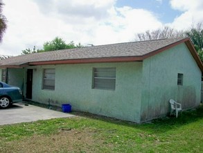 1203 S 33rd St in Fort Pierce, FL - Building Photo - Building Photo