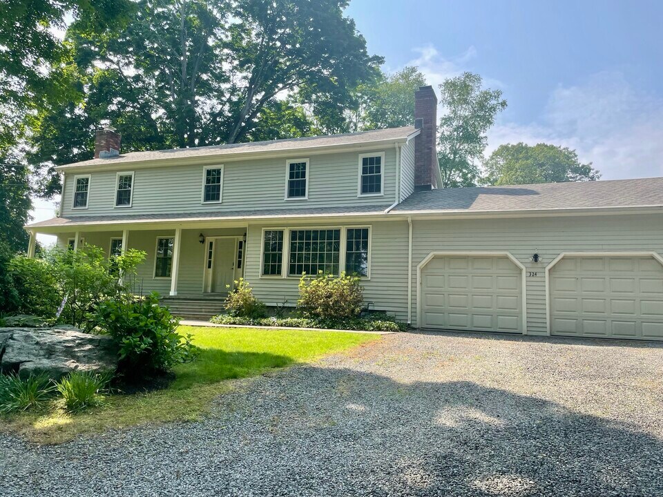 324 Harbor Rd in Fairfield, CT - Building Photo