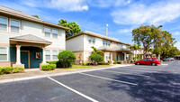 Palm Gardens Apartments in Lake Worth, FL - Foto de edificio - Building Photo