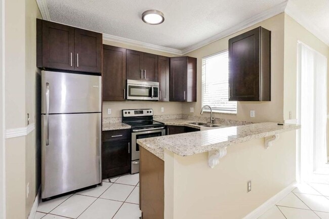 669 NW 151st Ave in Pembroke Pines, FL - Building Photo - Building Photo