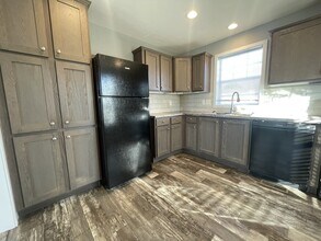 38033 Ducharme Dr in Clinton Township, MI - Building Photo - Building Photo