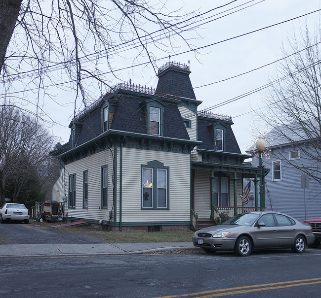 495 Main St