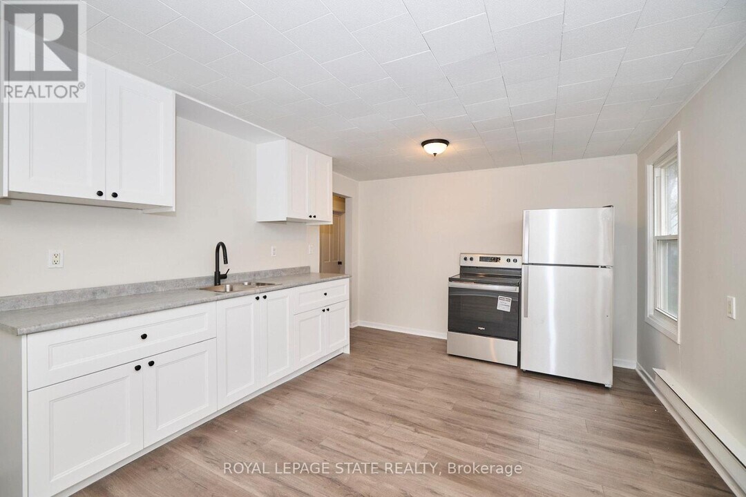 33 Lock St in St Catharines, ON - Building Photo