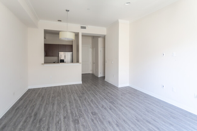 Huston Court in North Hollywood, CA - Building Photo - Interior Photo