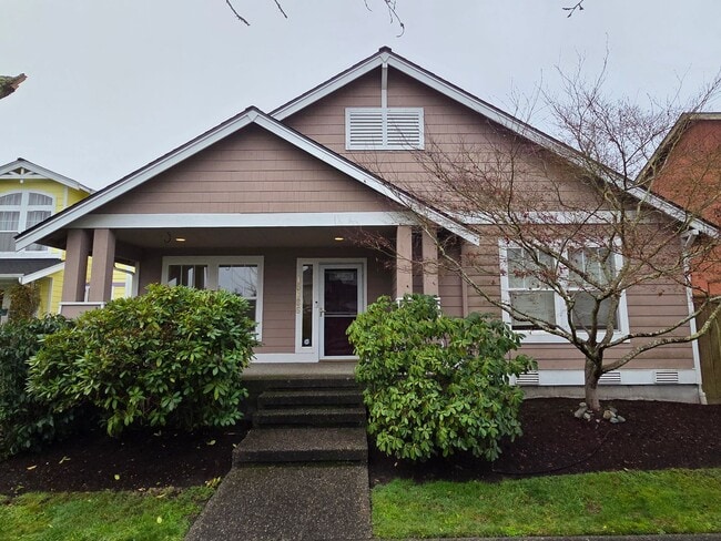 property at 15686 Lakeview Ave SE