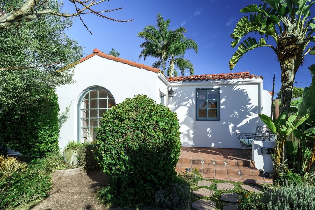 32 S Catalina St in Ventura, CA - Building Photo