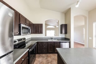 2460 S Navajo Way in Chandler, AZ - Building Photo