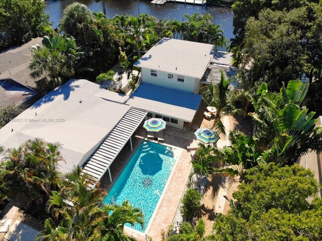 1310 NE 30th St in Oakland Park, FL - Building Photo - Building Photo