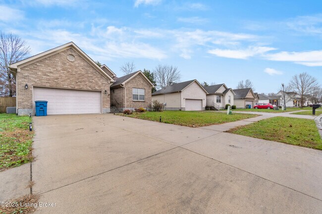 175 Hannah Way in Shepherdsville, KY - Building Photo - Building Photo