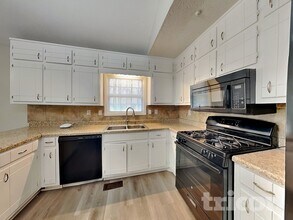 4088 Valley Brook Rd in Snellville, GA - Building Photo - Building Photo