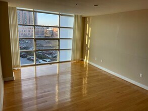 2772 Lighthouse Point E in Baltimore, MD - Building Photo - Building Photo
