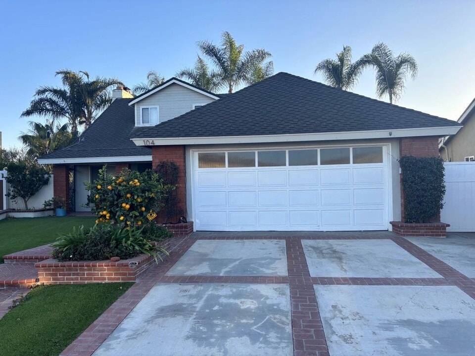 104 Princeton Cir in Seal Beach, CA - Building Photo