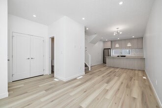 8666-8677 77 St NW in Edmonton, AB - Building Photo - Building Photo