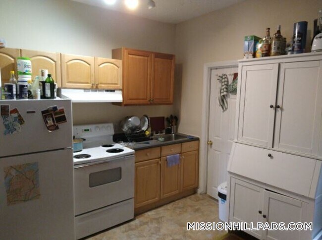 894 Huntington Ave in Boston, MA - Building Photo - Building Photo