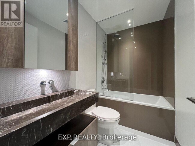 11-3511 Yorkville Ave in Toronto, ON - Building Photo - Building Photo