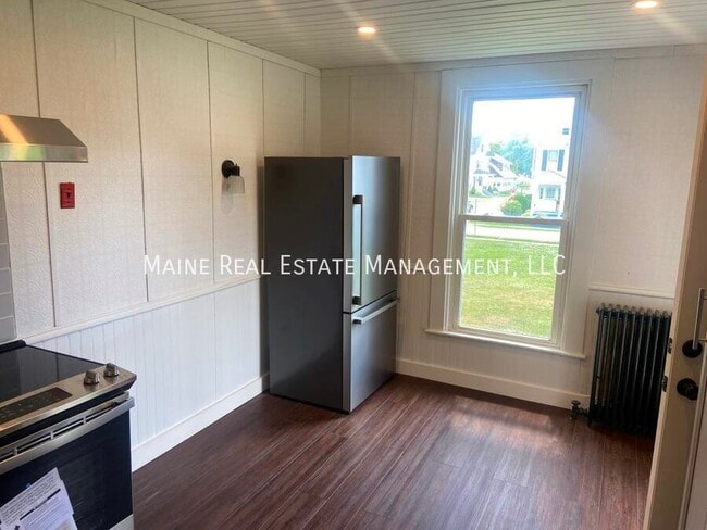 43 Fling St in Brewer, ME - Foto de edificio - Building Photo