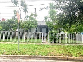 4126 NW 3rd Ave in Miami, FL - Building Photo - Building Photo