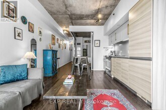 8 Gladstone Ave in Toronto, ON - Building Photo - Building Photo