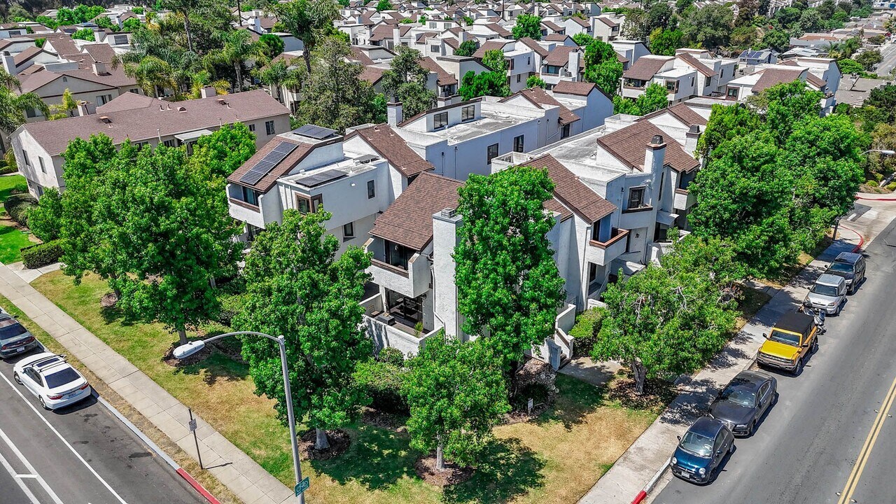 3825 Caminito Litoral in San Diego, CA - Foto de edificio