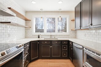 23 Salem Rd in Weaverville, NC - Foto de edificio - Building Photo