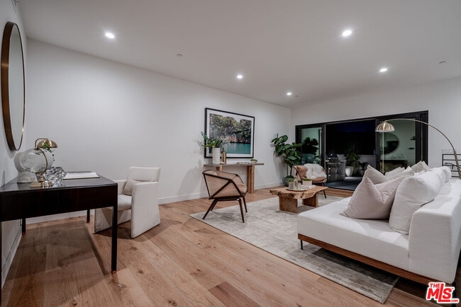 5629 Murray Ln in Los Angeles, CA - Foto de edificio - Building Photo