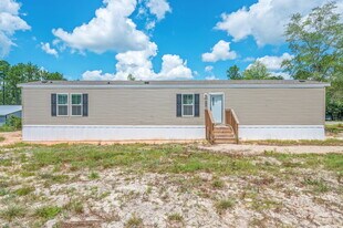 126 Pansy Ln in Defuniak Springs, FL - Building Photo