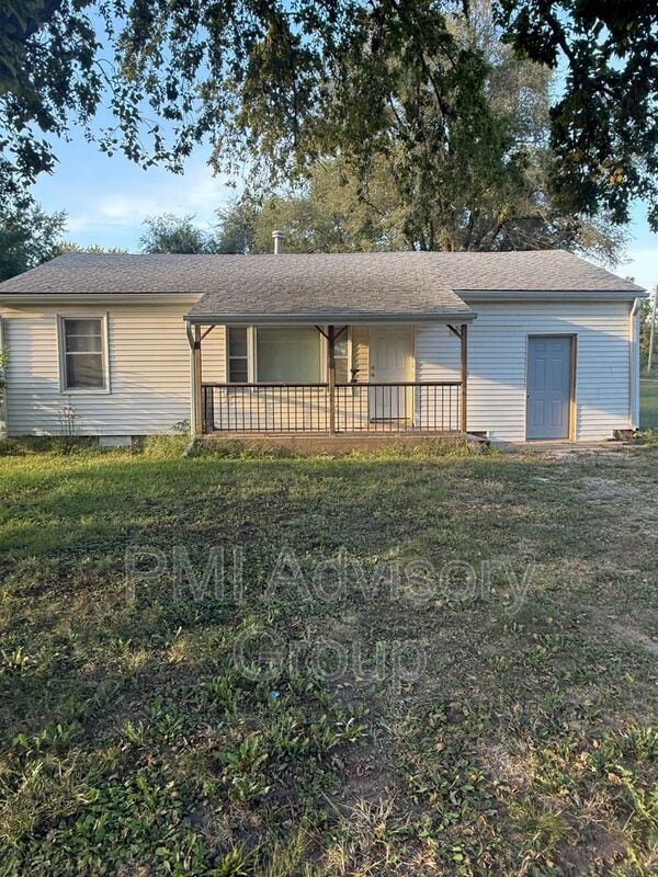 property at 806 W 2nd St