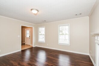 1150 Burning Bush Dr in Loganville, GA - Building Photo - Building Photo