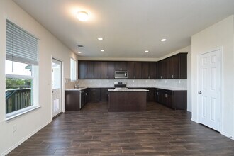 311 Floating Feather in San Antonio, TX - Building Photo - Building Photo