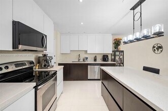 1330 NE 105th St in Miami Shores, FL - Building Photo - Building Photo