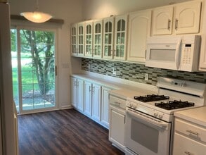 591 Azalea Cir in Northfield, OH - Building Photo - Building Photo