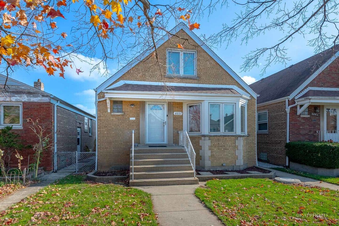6037 S Menard Ave in Chicago, IL - Building Photo