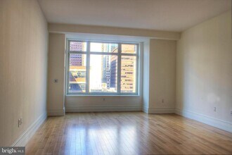 130 S 18th St in Philadelphia, PA - Foto de edificio - Building Photo