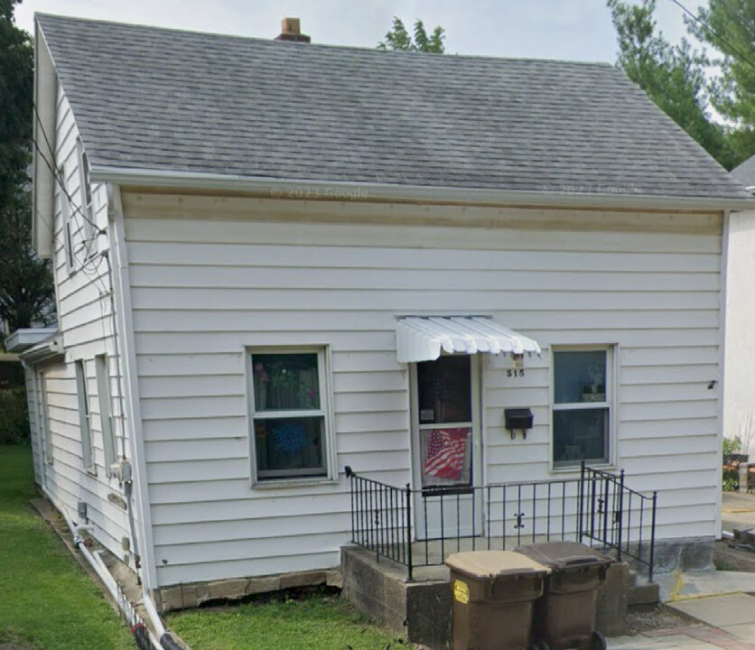 515 W Addison St in Freeport, IL - Building Photo