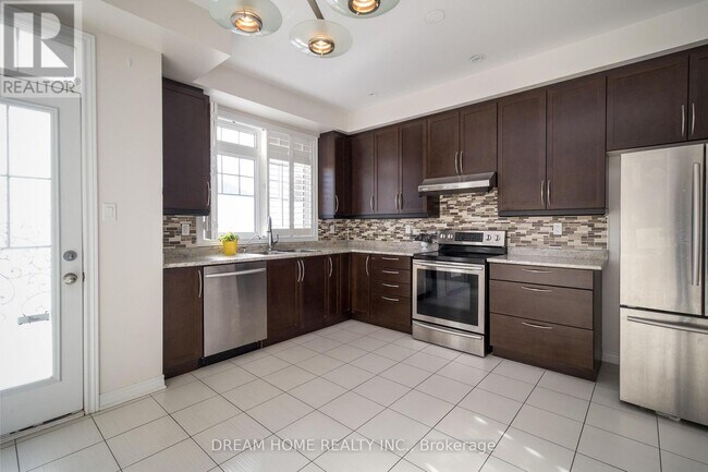 31 Dundas Way in Markham, ON - Building Photo - Building Photo