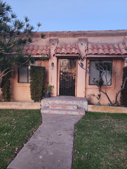 5686 Olive Ave in Long Beach, CA - Building Photo