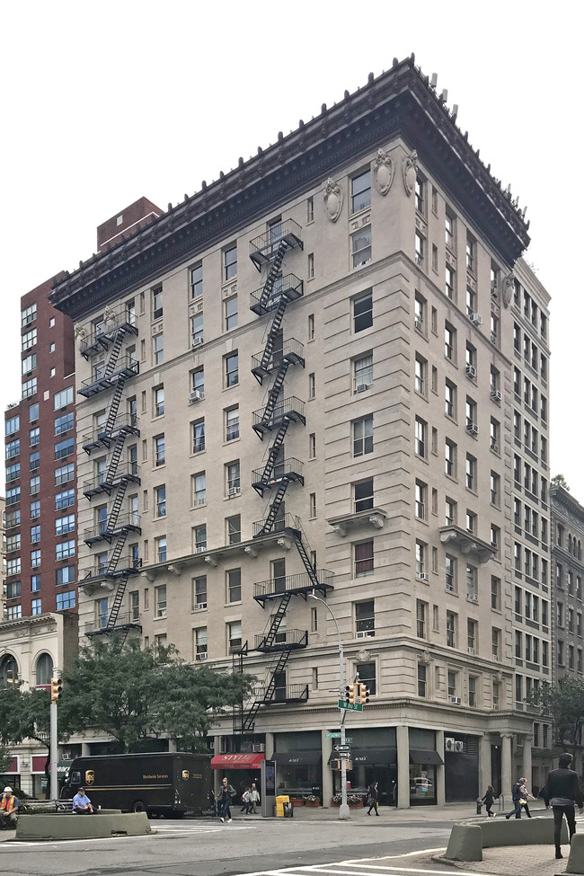 225 W 80th St in New York, NY - Building Photo - Building Photo