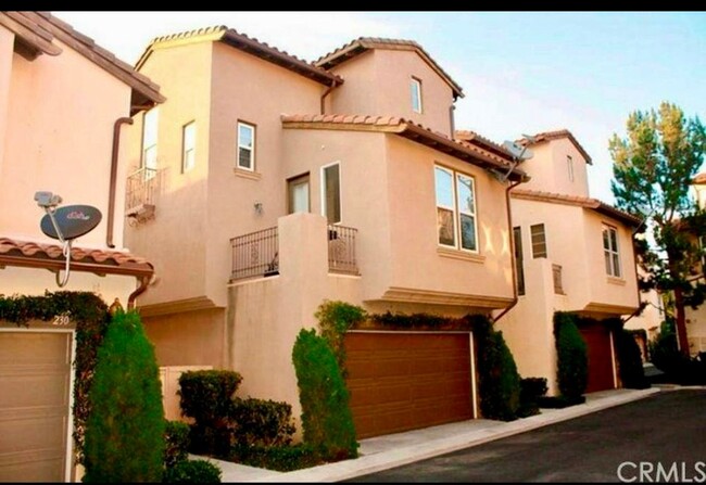 234 Tall Oak in Irvine, CA - Building Photo - Building Photo