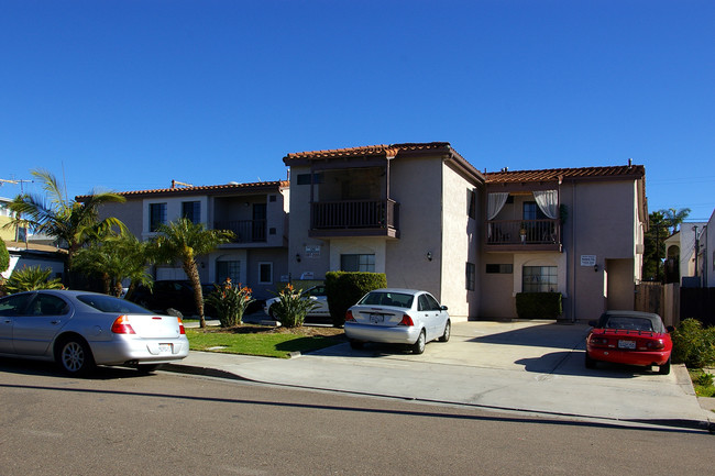 3985 Hamilton St in San Diego, CA - Building Photo - Building Photo